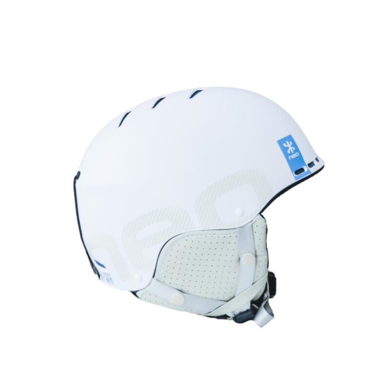 Weißer Helm für Gleitschirmfliegen