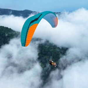 Tandemflug über Wolken mit Takoo 5 von Niviuk